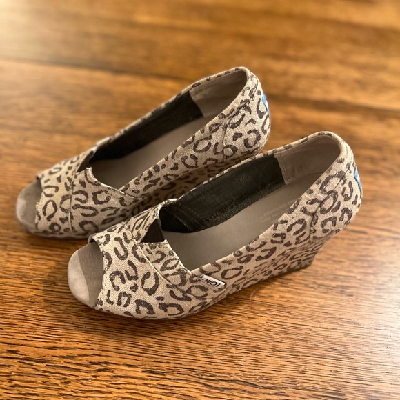 Tom’s leopard print open toe wedges - Picture 1 of 5